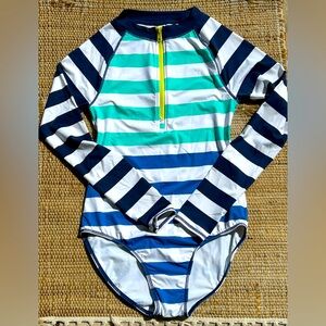 NWOT VINEYARD VINES sS rashguard/swimsuit-super cute w/neon zipper